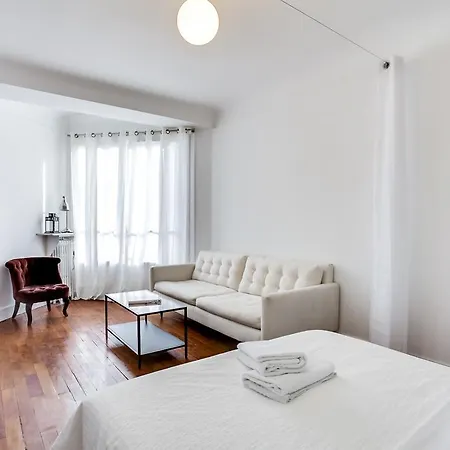 Apartment Design Studio Near Le Grand Rex *