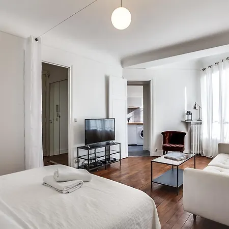 Design Studio Near Le Grand Rex Paris